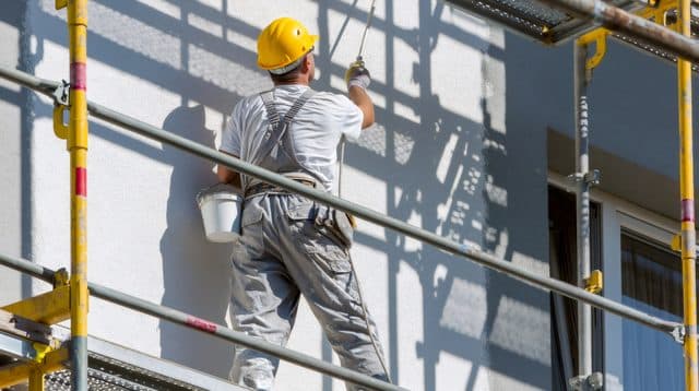 Pintura exterior de una fachada realizada por Pidenor Galicia en Narón