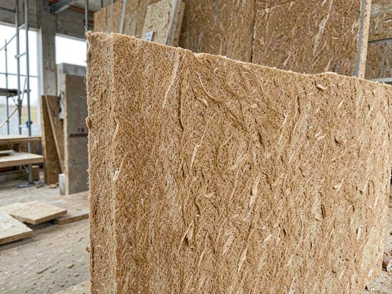 Paneles de lana de roca para aislamiento SATE de fachadas en Narón