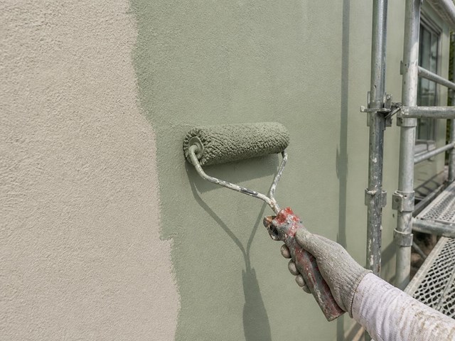 Renueve la fachada de su edificio con pintura exterior en Narón
